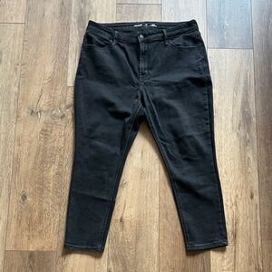 Women’s Old Navy High Rise Wow Super Skinny Black Jeans in size 14 Petite